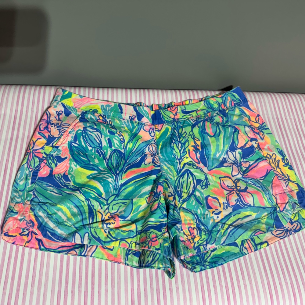 Lilly Pulitzer Ocean View Shorts in “blue surf Gypsies” Side XS